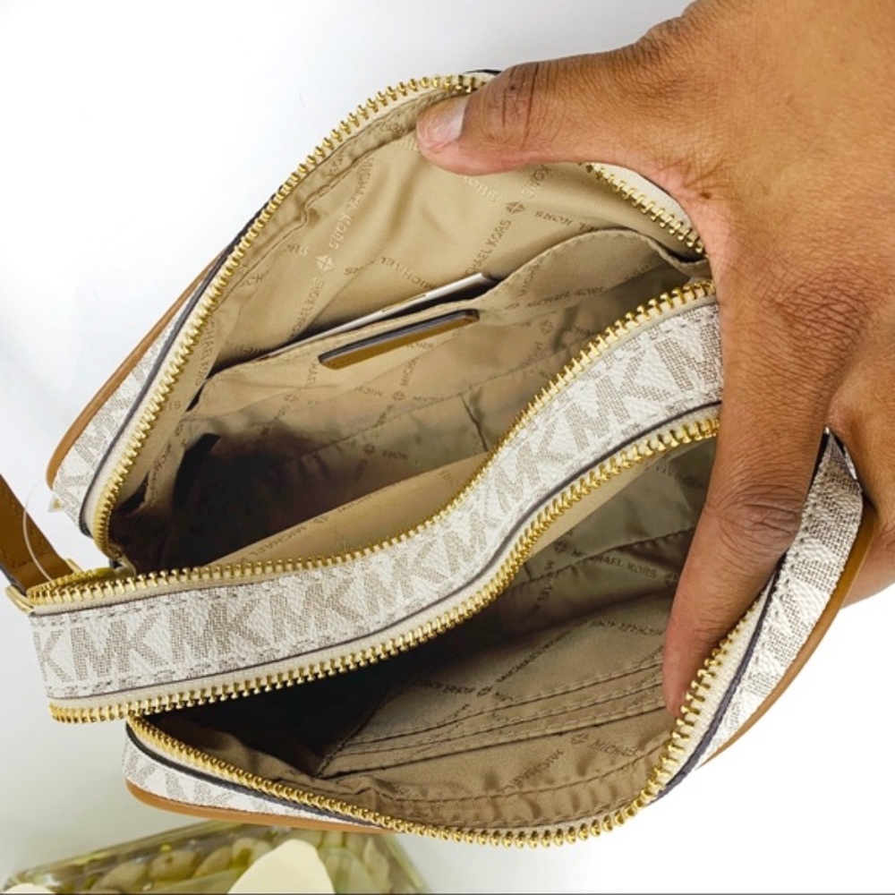 LAST DAY SALE  Michael Kors Camera Bag Crossbody - Picture 7 of 8